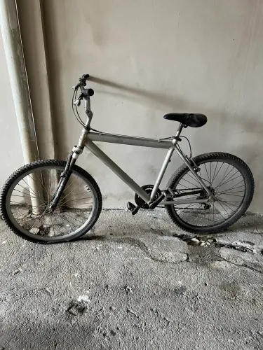 Bicicleta de marcha em alumínio