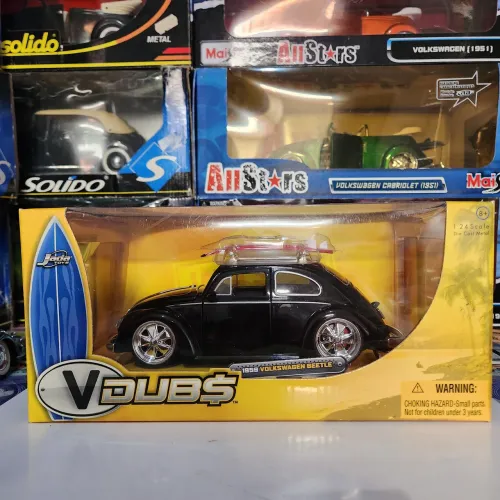 Fusca Miniatura Jada V-Dubs 1959 Volkswagen VW Beetle w/Surfboard Black