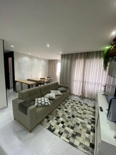 Sofá 3 Lugares (Komfort House) | Reto | Excelente Estado