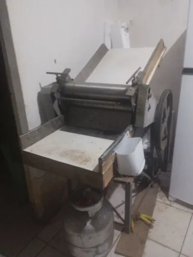 Vende - se cilindro de padaria em ótimas condições, bojo de 50cm de inox