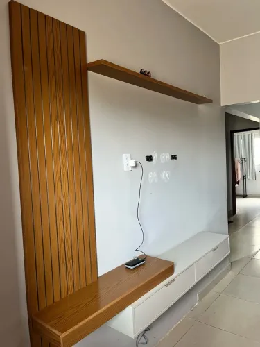 Painel para TV suspenso com prateleira e gavetas sem avarias (aceito cartão)