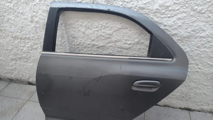 Vende-se porta traseira COBALT 