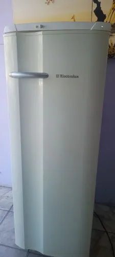 Geladeira funcionando e gelando 600,00 reais, combinamos a entrega