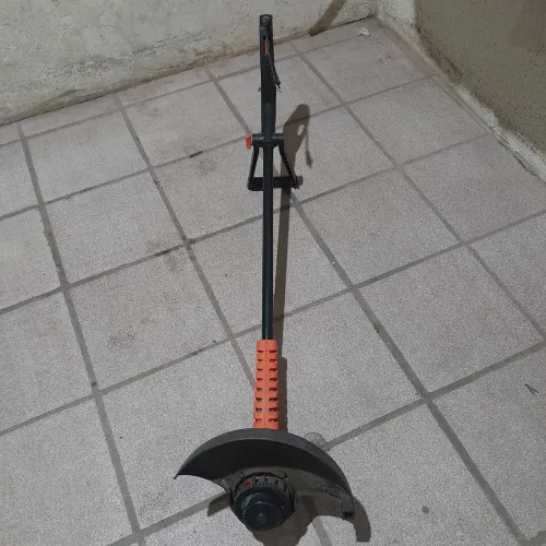 Vendo aparador de grama Tramontina 127 V