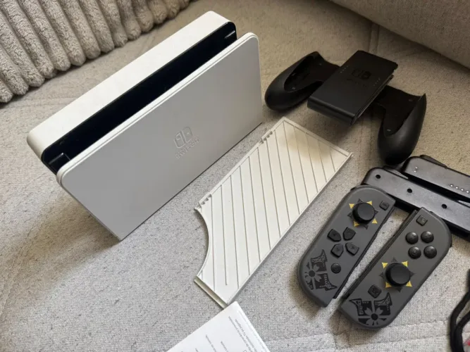 Nintendo Switch OLED 64GB + 4 Joy-Cons + Jogo + Acessórios Completo