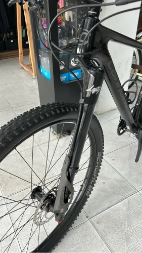 Suspensão Lefty Ocho Semi Nova