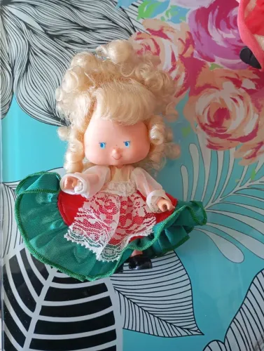 Boneca Moranguinho Trajes Típicos 