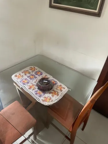 Mesa de jantar de vidro 4 lugares