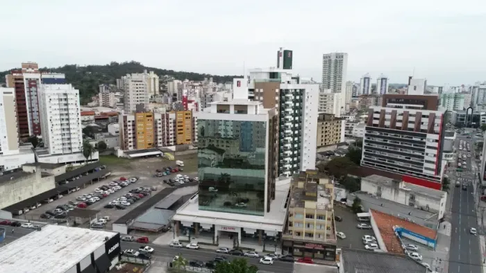 Sala nova COM GARAGEM Ed Due Fratellli Crciúma Local nobre APENAS 350m Praça Nereu Ramos 