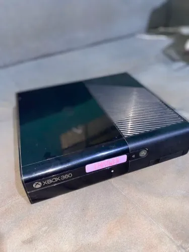 VENDO X-BOX360 SLIM SEMI-NOVO