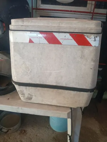 Baú com ferragem 150$