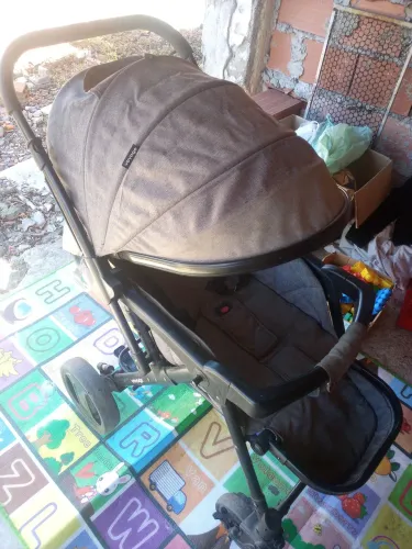 Carrinho de bebê usado