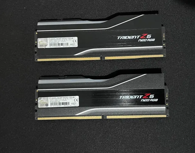 Memória RAM DDR5 32Gb 2x16 Trident Z5 Neo RGB EXPO 6000Mhz usadas