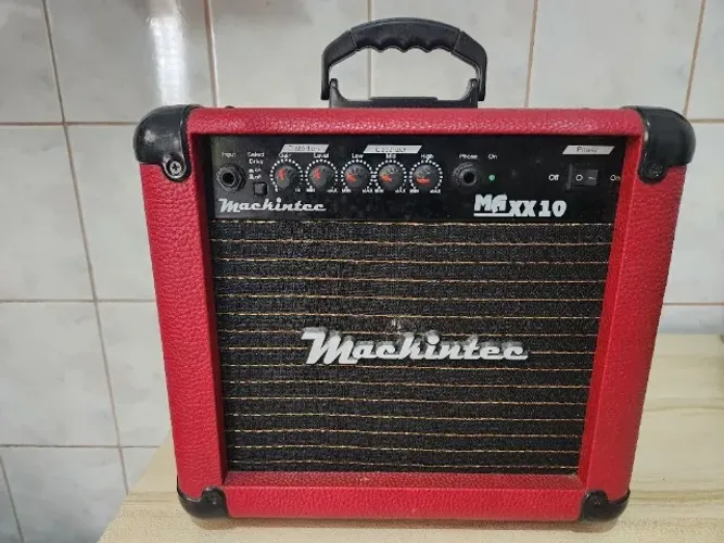Amplificador Guitarra Mackintec Maxx10 Vermelho 15W c/ Distorção - Completo e Barato!