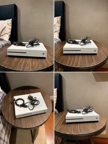 Xbox One S com cabos