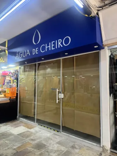 Centro comercial para aluguel tem 30 metros quadrados em Boqueirão - Santos - SP