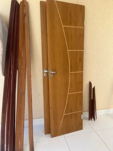 Porta de quarto e banheiro