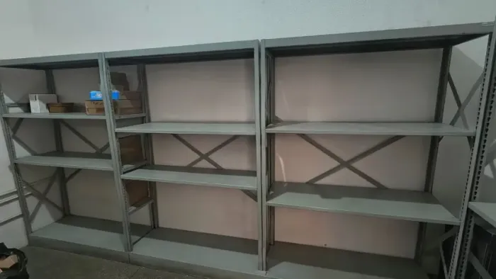 Estante de aço