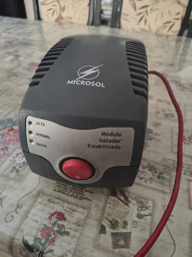 um Módulo Isolador Estabilizado Microsol 440VA.