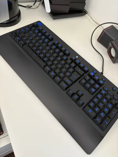 Teclado Logitech G213