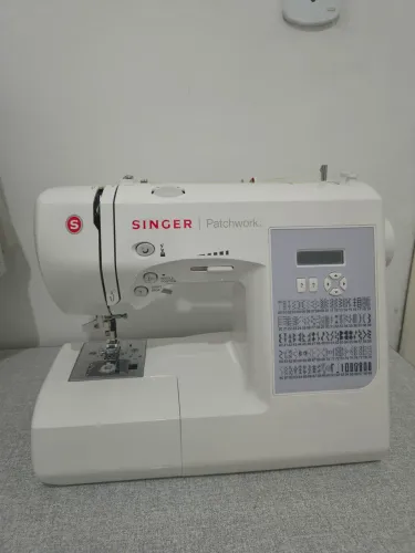Máquina de Costura Singer Patchwork 7285