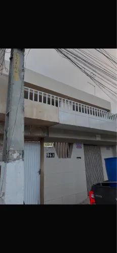 Alugo casa no centro de bezerros  contato *