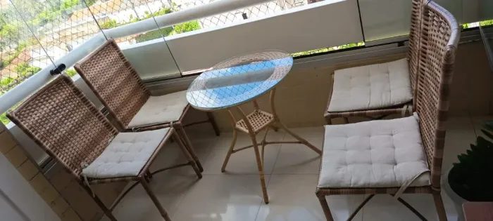 Mesa e 4 cadeiras de Vime *40