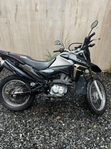 Honda NXR Bros 160 2023 + dois pneu top da Michelin
