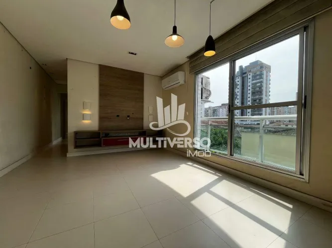 Apartamento 2 dorms (1 suíte) | 2 quadras da praia | Piscina | Vaga demarcada