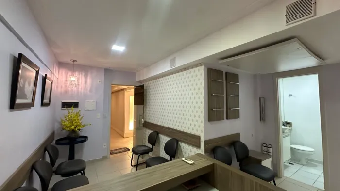 Sala comercial projetada com ar condicionado e dividida em 02 ambientes