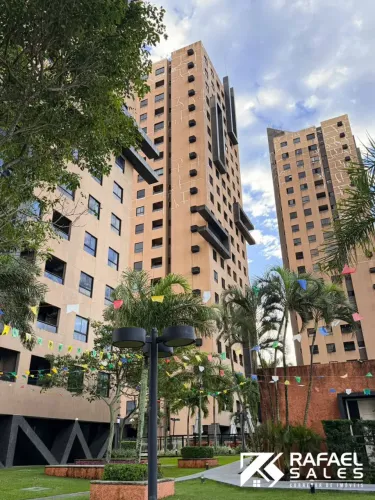 Apartamento em Candelária com 2 quartos sendo 1 suíte - Condomínio Quatro Estações