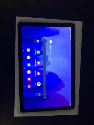 Tab A7 / 64 GB / Wifi e cartão de memória obs. Marcas de uso
