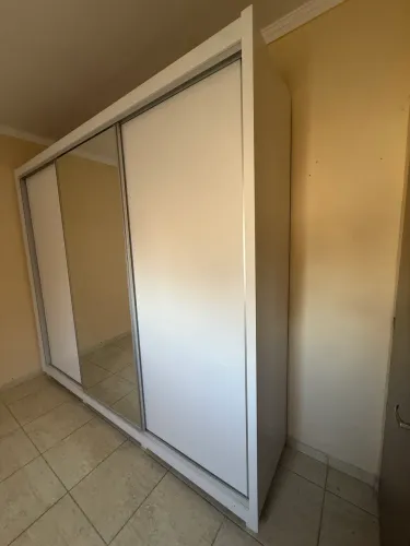 Cama e guarda-roupa novos