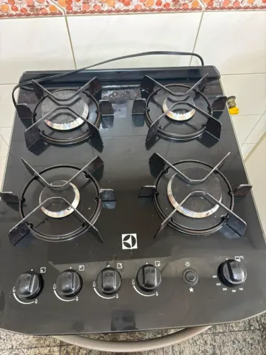 Fogão Electrolux 4 bocas com 02 chama alta