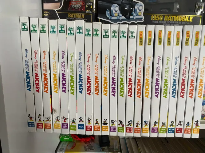 Coleção anos dourados do Mickey Panini