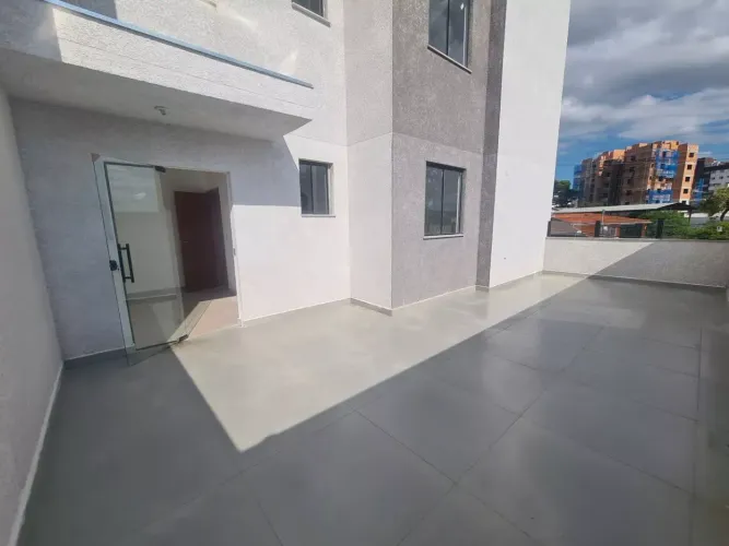 Excelente Apartamento de 3 Quartos com Área Privativa em ótima localização no Bairro Santa