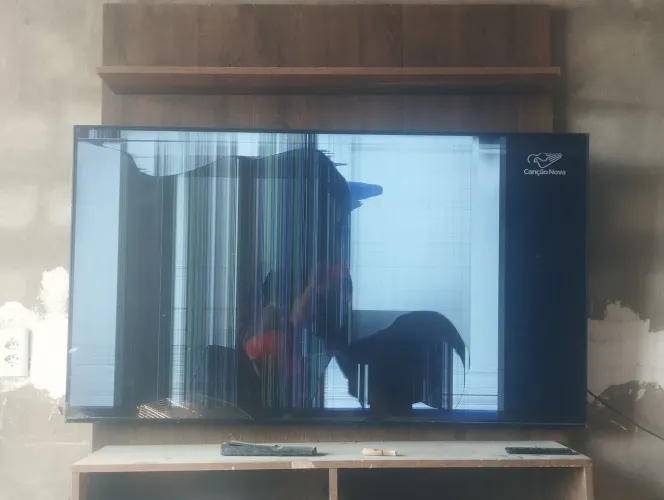Tv 55 polegadas 4x1 Samsung, para retirada de peças. O áudio ainda é perfeito