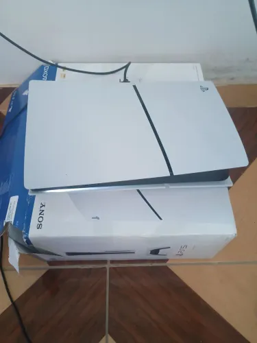 Vendo ps5 com leitor de disco 1 TB com 2 controles na caixa