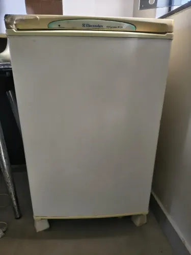 Frigobar Electrolux R130 - Antigo