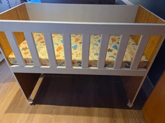 Vendo mini berço com colchão 