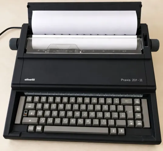 Máquina de Escrever Eletrônica Olivetti Praxis 201-II Vintage - Funcionando Perfeitamente<br>