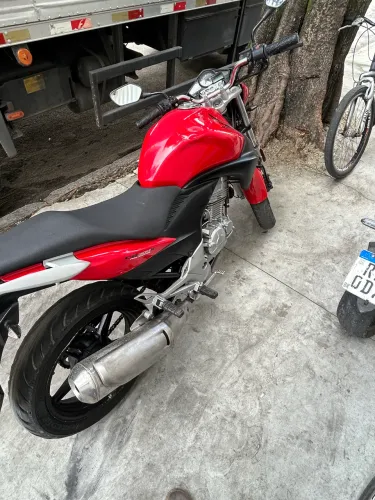 Vendo cb 300 ano 2012  quero 8 mil 