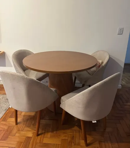 Conjunto Mesa redonda 4 lugares + 4 cadeiras