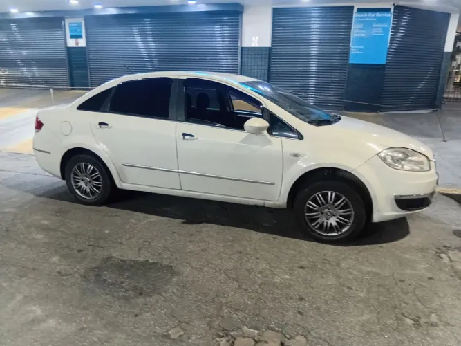 Fiat Linea Essence 1.8 Flex 16V 4P 2015