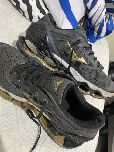 Tênis Mizuno Wave Prophecy Original - Preto/Dourado