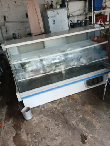 Vende-se balcão gelopar bem conservado e jelando super bem!