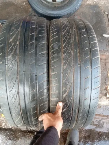Vendo (02) unidades de pneus 225/55R19