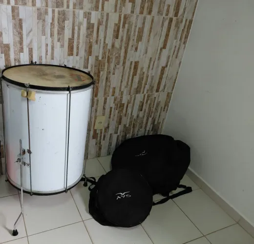 Surdo (instrumentos Musicais )