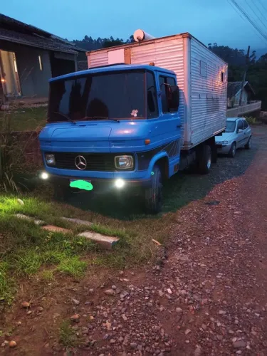 Caminhão Baú 608