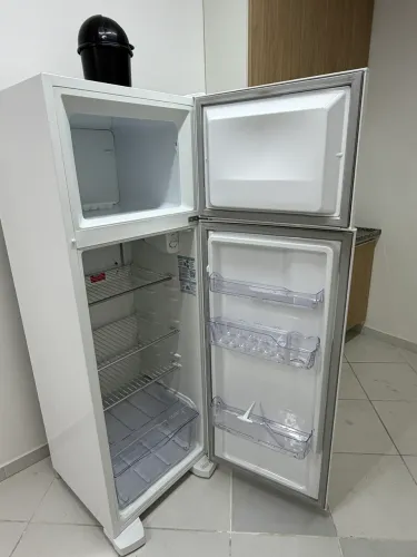 Geladeira Eletrolux Defrost 260L Duplex